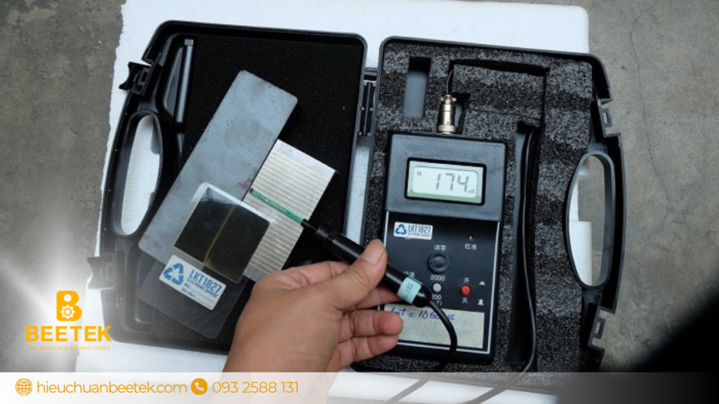 Máy đo từ trường